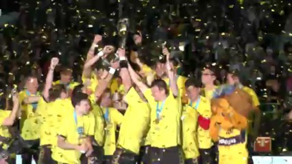 Remise du trophée aux Allemands de Rhein Neckar Lowen