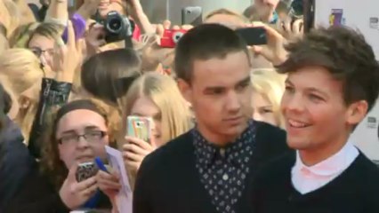 2013 Billboard Music Awards: Justin and Selena perform