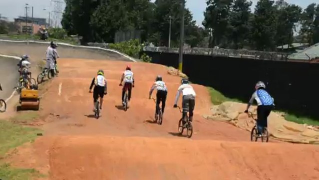 bmxinternationalteam.com Living Colombian bmx