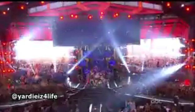 Taylor Swift Billboards 2013 HD performance video