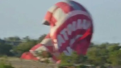 Amateur footage: Hot air balloon crashes to ground in Turkey