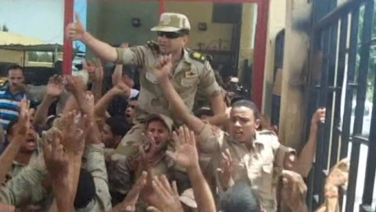 Egyptian police protest at Gaza border