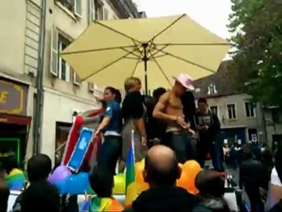 marche des fiertés à Dijon