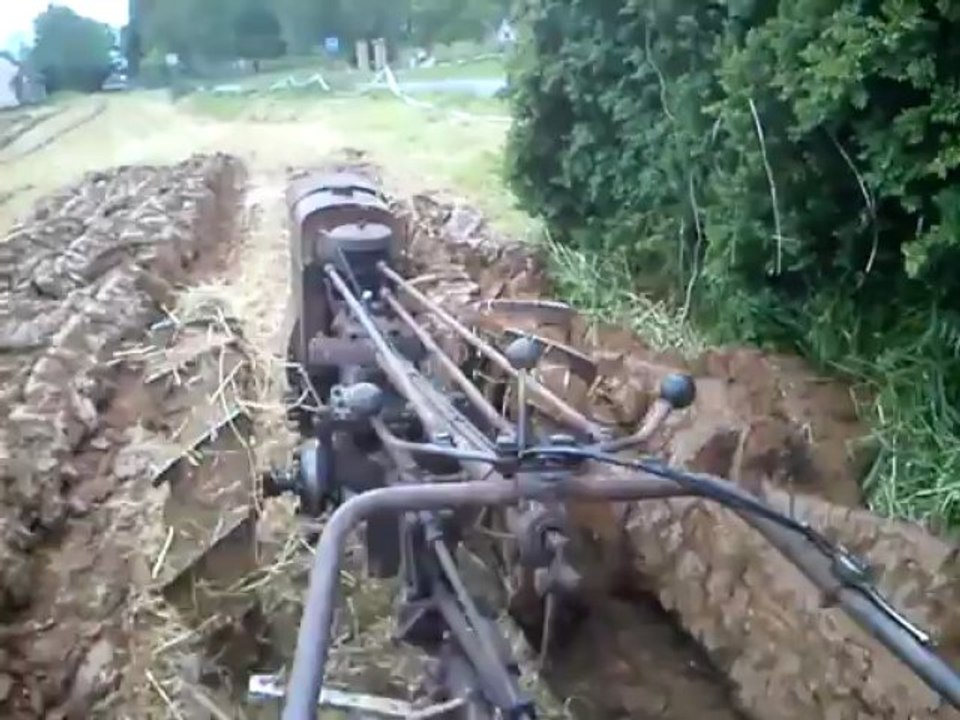 STAUB PP4 1943 n°1079 au labour Saint-Cyr-Les-Champagnes Mai 2013