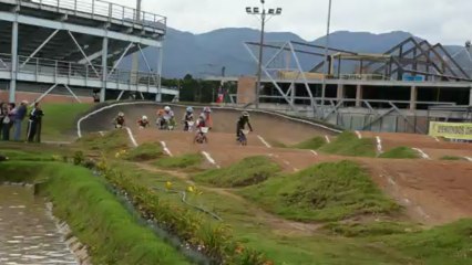 Final Distrital. Preinfantil Novato. www.bmxinternationalteam.com  Living Colombian bmx
