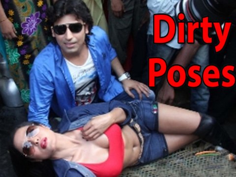 Veena Malik Caught Giving Dirty Poses on the Camera