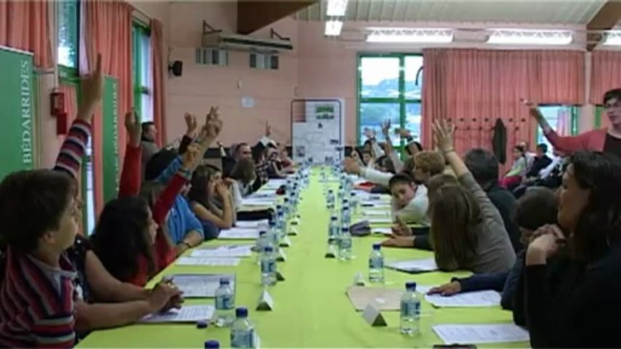 Bédarrides, conseil municipal avec des enfants du 30 avril 2013