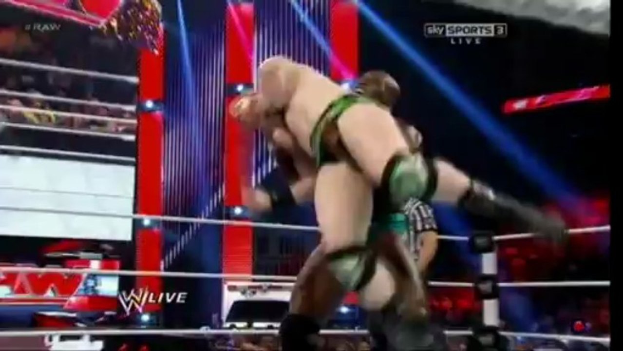WWE4U.com عرض الرو الأخير مترجم بتاريخ 21/05/2013 الجزء 1