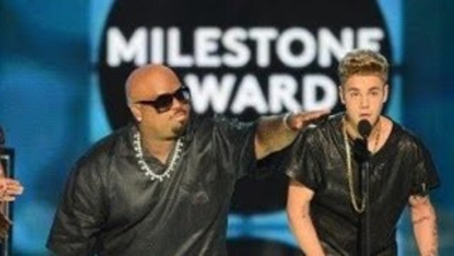 Justin Bieber Booed At 2013 Billboard Music Awards