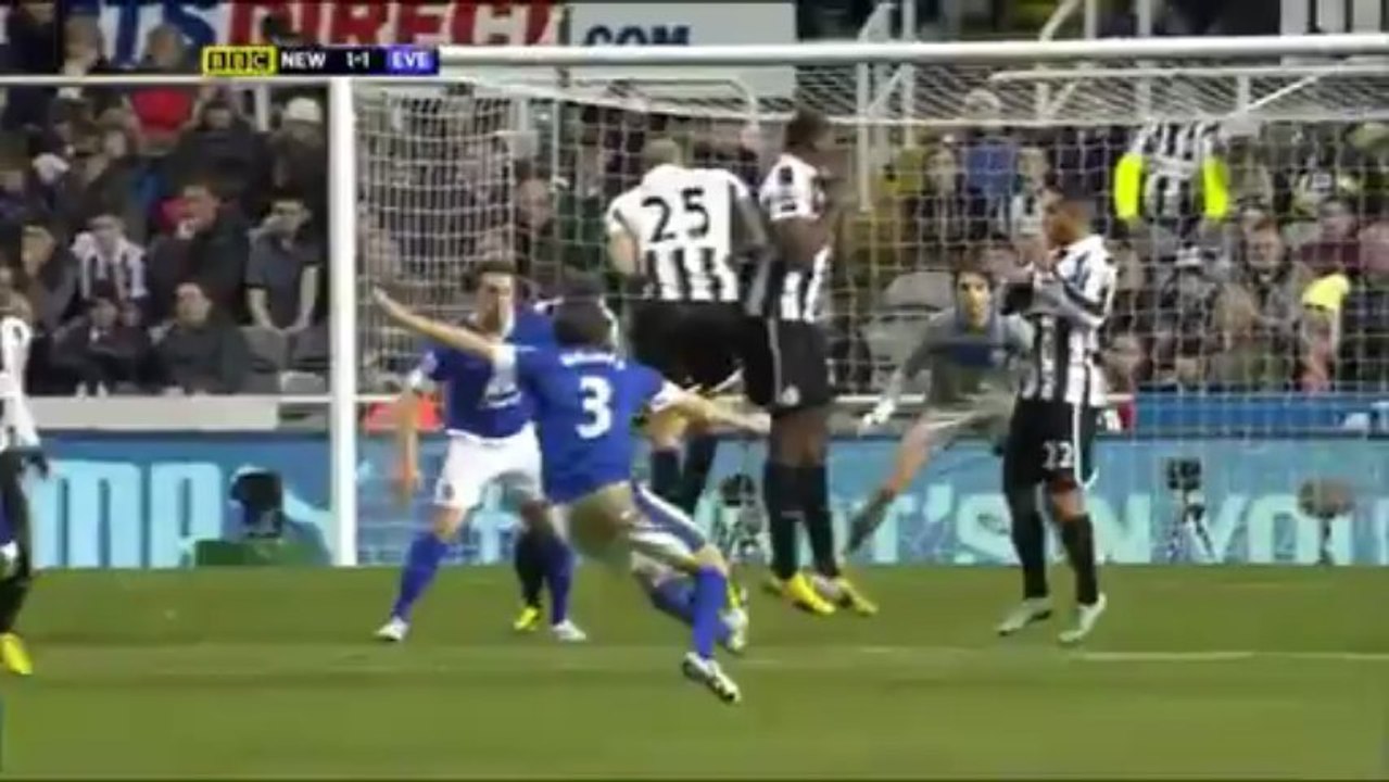 Leighton Baines Free Kick vs Newcastle