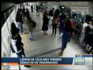 Украл телефон - сбит автобусом