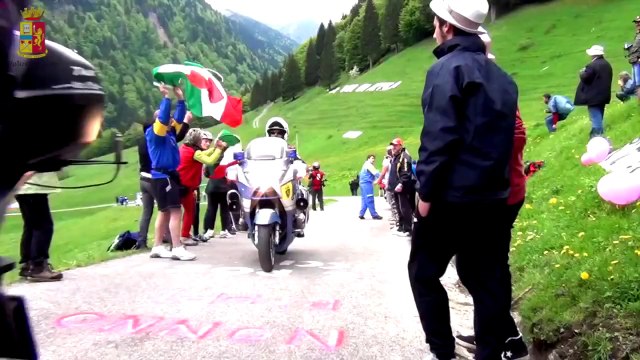Polizia di Stato - L'officina mobile della Polizia Stradale al Giro d'Italia (20.05.13)