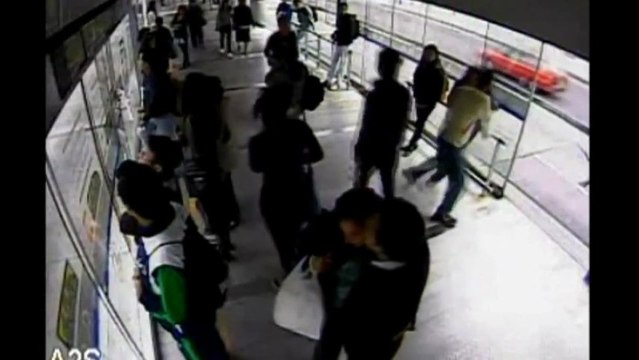 Voleur de téléphone se fait renverser par un bus