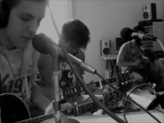 June - Superlight (live Tout est à nous!)