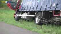 Vrachtwagen belandt in sloot op A7 - RTV Noord