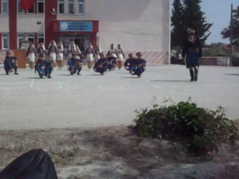 AKHİSAR MECİDİYE MEV ORTAOKULU HALKOYUNLARI EKİBİ 2013