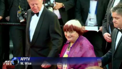 Cannes: défilé de stars sur tapis rouge
