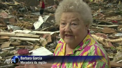 Dona acha cão sob escombros após tornado nos EUA