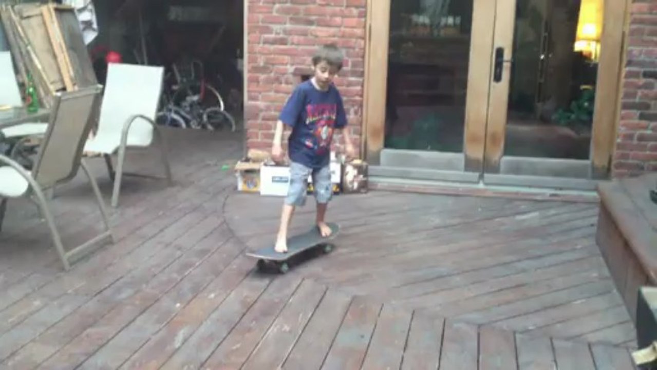 Erwan première fois sur un skate