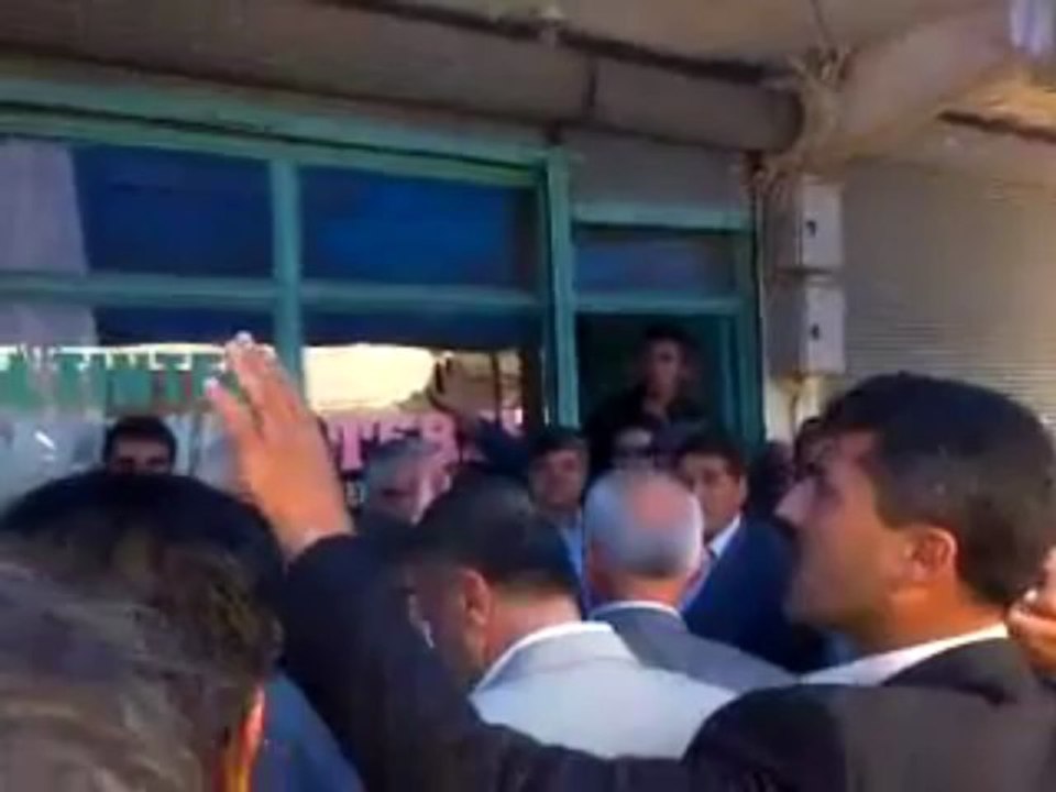 Metiner Rızvan Aşireti Üyeleriyle Tartışırken 1