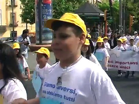 Napoli - I bimbi in marcia contro la dispersione scolastica -2- (21.05.13)
