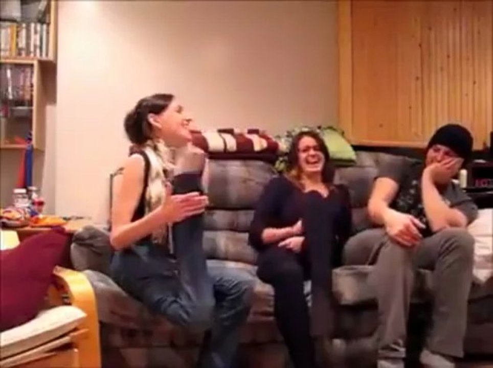 x10484a_girl-shows-off-amazing-talent-gets-amazing-reactions_videogames