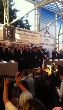 Nicolas SARKOZY visite à Netanya en Israel le 22 mai 2013 - David SERERO chante la Marseillaise