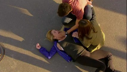 Gil se desespera ao ver o estado da mãe