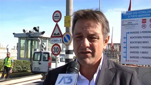 VINYLS: OPERAI ANCORA SULLA TORRE