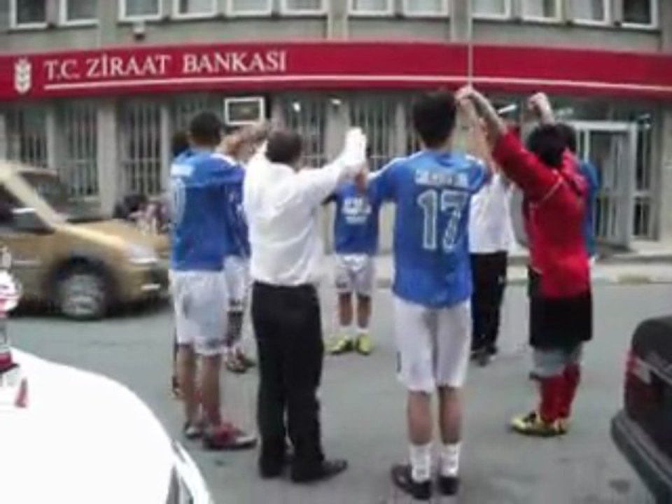 ŞAMPİYON ÇAMLİHEMŞİN LİSESİ  SEVİNCİ HORON'LA KUTLADİ