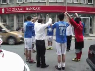 ŞAMPİYON ÇAMLİHEMŞİN LİSESİ  SEVİNCİ HORON'LA KUTLADİ