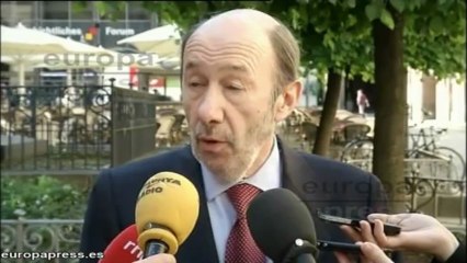 Rubalcaba: "Lo que dice Aznar me produce espanto"
