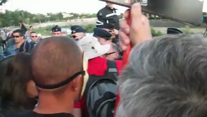 Ca chauffe  avec les CRS mais aucune casse