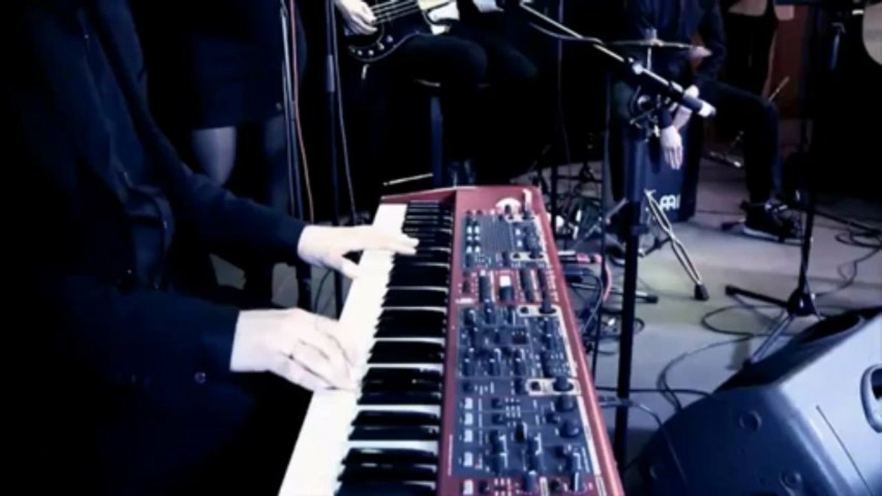 Hurts  Live session Tracklisting Miracle Wonderful Life Blind