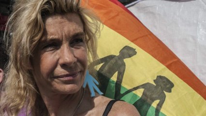 Frigide Barjot hésite à participer à la manifestation du 26 mai