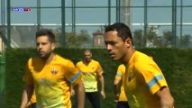 Barça returns to the training pitch with Adriano and Alves in good shape