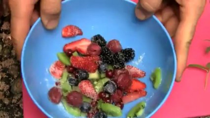 Fruits d'été à la verveine-citronnelle, éclats de meringue façon pavlova