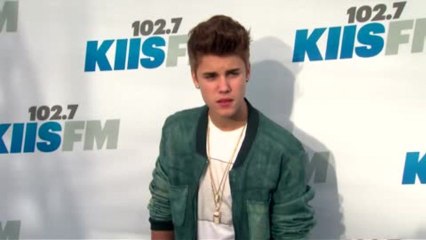 Bieber macht Vertrag