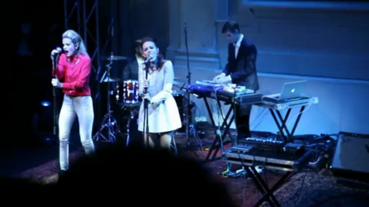 Kitsuné présente sa collection comme un show TV !