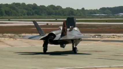 Primer despegue vertical de un F-35B.