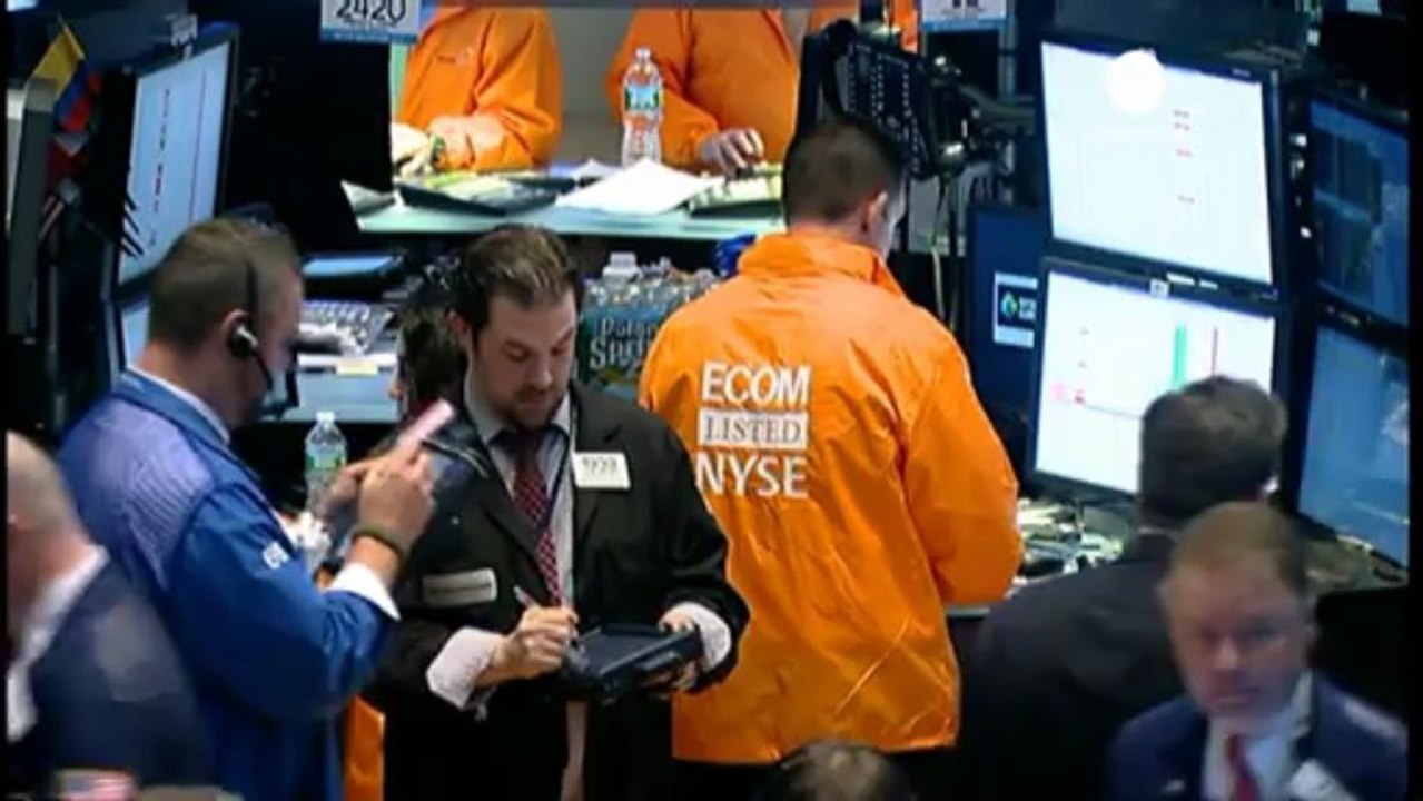 Wall Street acusa las malas noticias que llegan de...