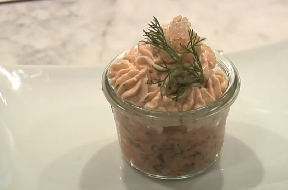 Mousse de saumon gravlax façon cupcake et perles de citron caviar