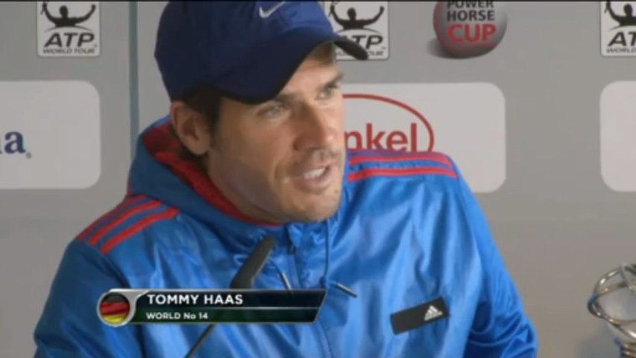 Entspannter Tommy Haas fiebert am Fernseher mit