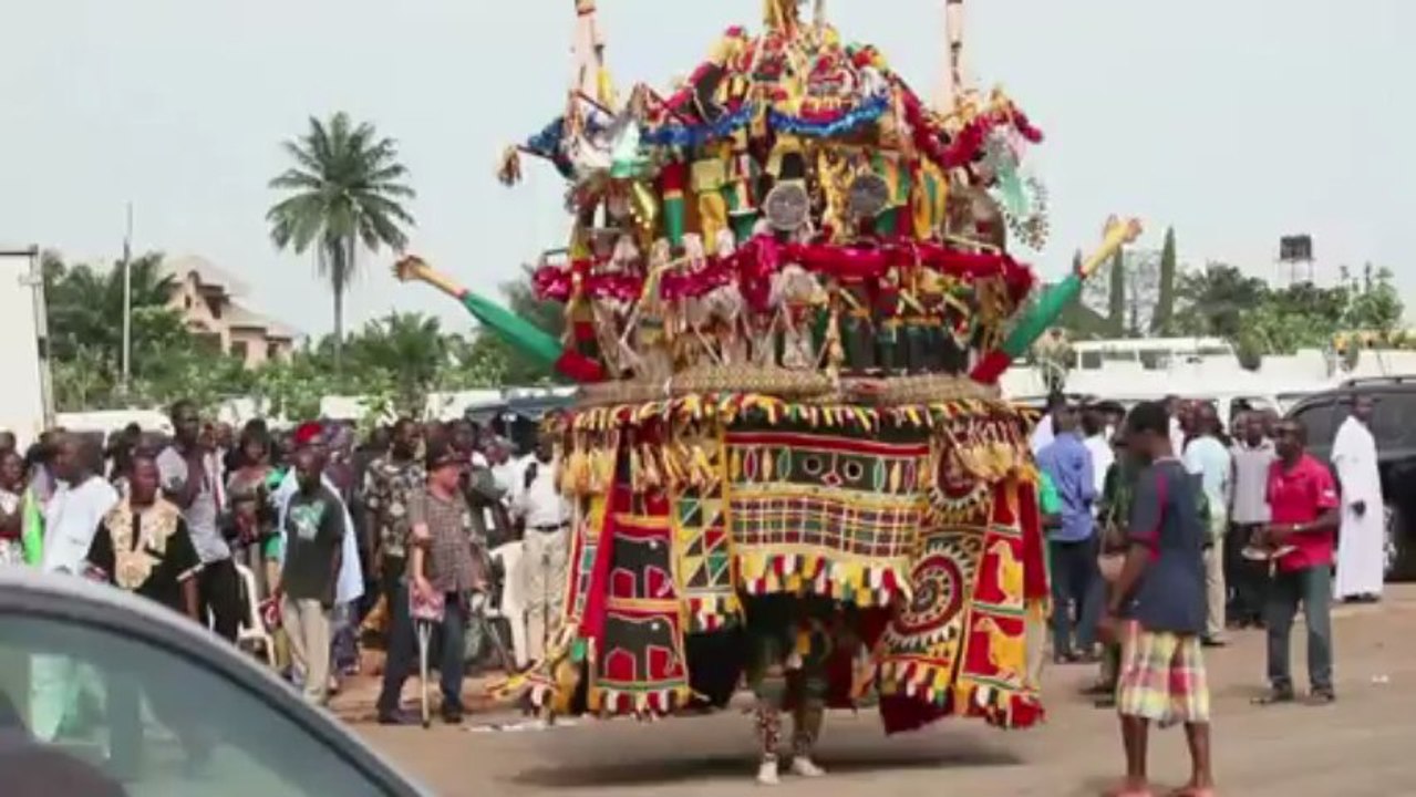Thousands mourn literary giant Achebe at hometown funeral