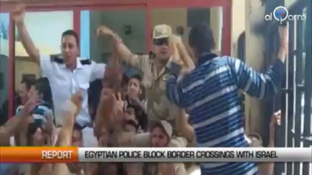 Egyptian police block border crossings with Israel