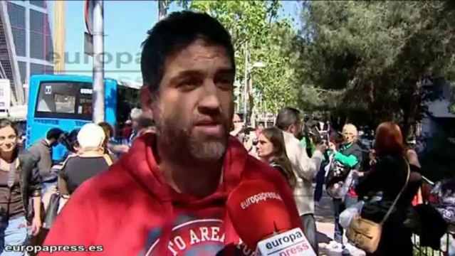 En libertad los fotógrafos detenidos por agredir a policías