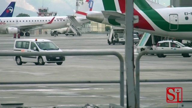 Napoli - L'atterra di Springsteen a capodichino con il jet privato (23.05.13)