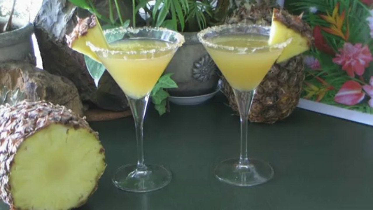 How to Make a Pineapple Cocktail.