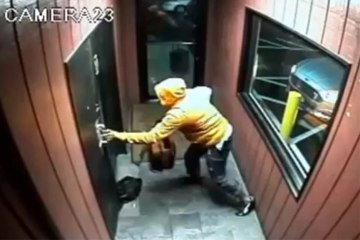 Choc : un homme tire avec un AK-47 dans un club !