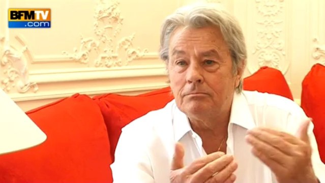 Alain Delon samedi à Cannes pour la présentation de Plein soleil - 24/05